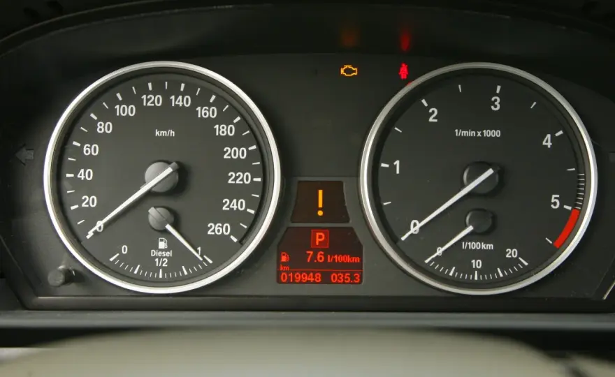Jak skasować serwis BMW E60 - proste kroki, które musisz znać