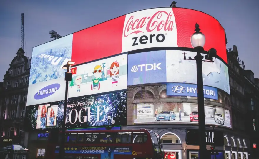Praca po studiach marketingowych: Jak uniknąć trudności w karierze?