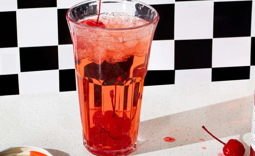 Jak przygotować idealny drink shirley temple – przepisy i historie