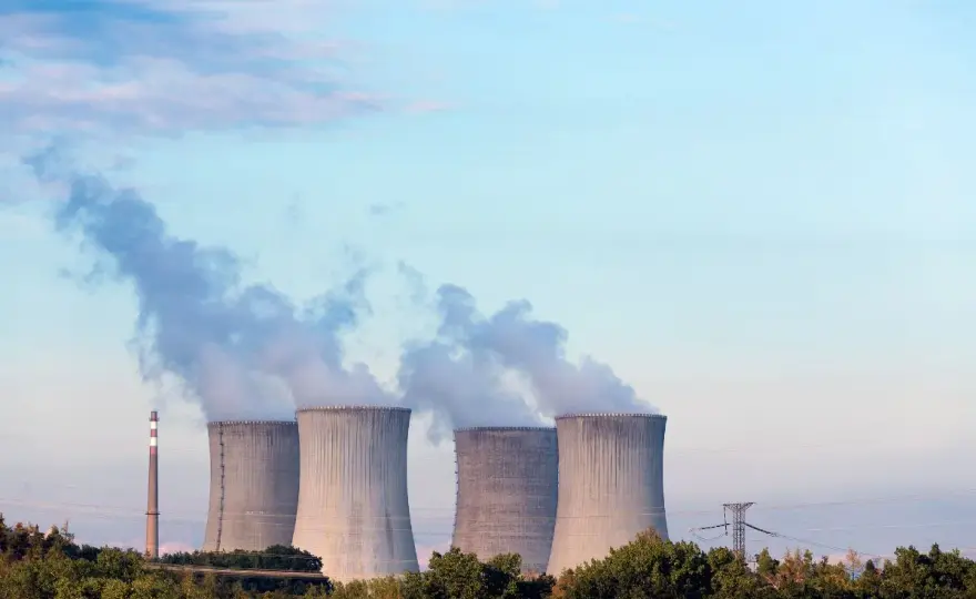 Ile energii wytwarza elektrownia atomowa? Zaskakujące dane i fakty