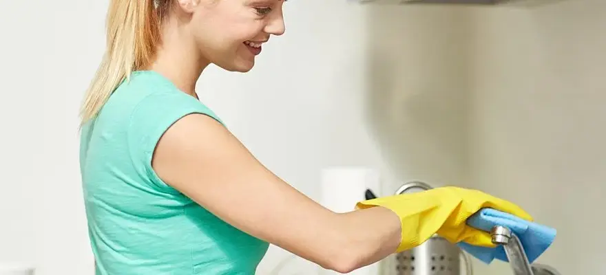 Jak usunąć kamień ze zlewu? Skuteczne metody na limescale w domu