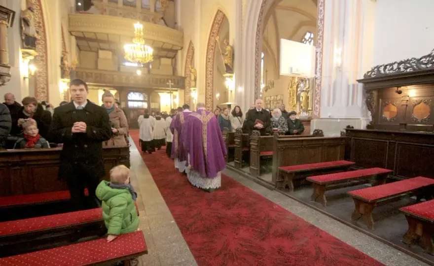 Ile trwa msza w rycie trydenckim? Czas trwania i różnice w liturgii