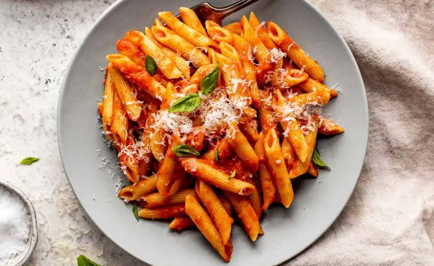 Penne pomodoro: Prosty przepis na pyszny makaron w 30 minut