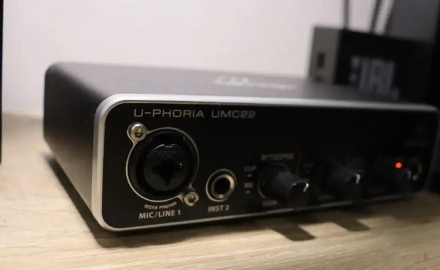 Jak podłączyć gitarę elektryczną do komputera bez zbędnych problemów