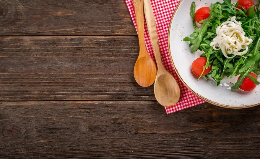 Najlepszy sos do sałatki cezar – przepisy i porady na idealny dressing