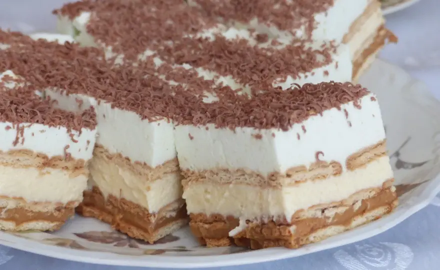  Ciasto na herbatnikach bez pieczenia - przepis na proste ciasto