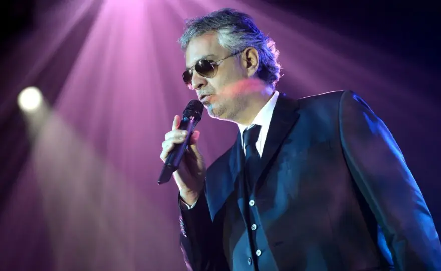 Czy Andrea Bocelli jest niewidomy od urodzenia? Prawda o jego wzroku