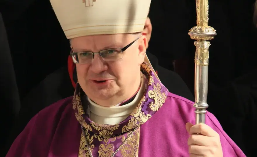 Jak wygląda biskup? Poznaj tajemnice jego stroju i symboli