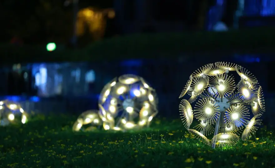 OZE i Oświetlenie LED: Jak Zrównoważone Technologie Kształtują Przyszłość Energetyki