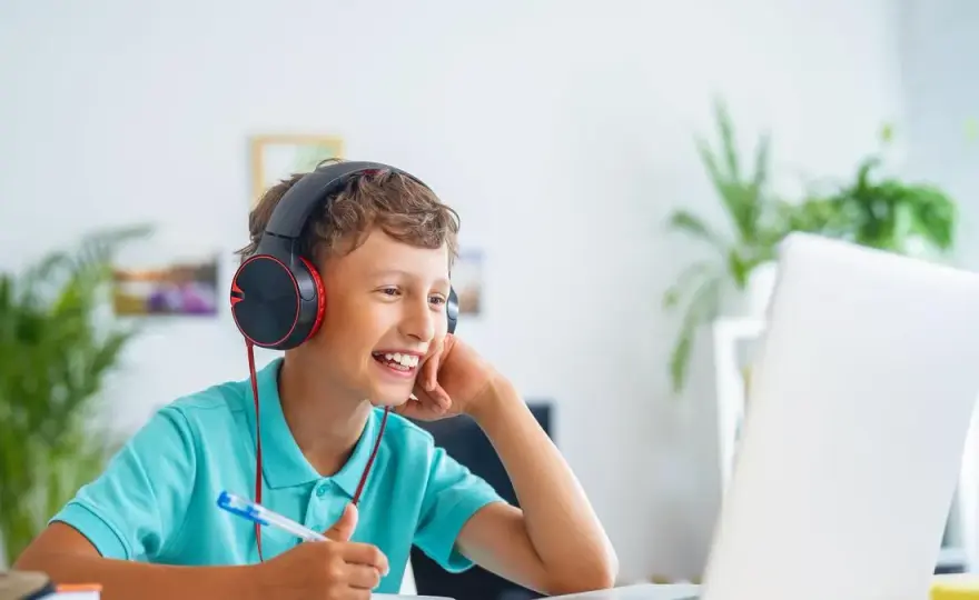 Czy szkoła w chmurze jest płatna? Sprawdź koszty i korzyści platformy edukacyjnej
