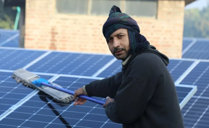 Instalacja PV na dachu Ile kosztuje dach fotowoltaiczny