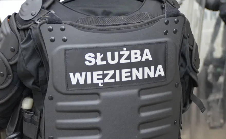 Ile wynosi mundurówka w służbie więziennej? Sprawdź, co musisz wiedzieć
