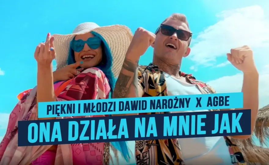 Tekst piosenki ona działa na mnie jak - odkryj jej głębokie znaczenie