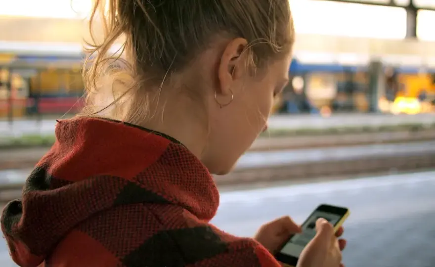 Monitoring telefonu komórkowego – nowoczesne narzędzie kontroli i bezpieczeństwa