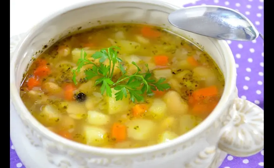 Jak zrobić dobrą zupę fasolową, aby zachwycić smakiem i aromatem