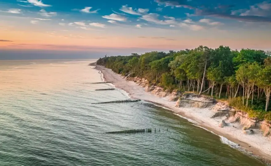 Ile za nocleg nad morzem? Sprawdź ceny i najlepsze oferty na Bałtyku
