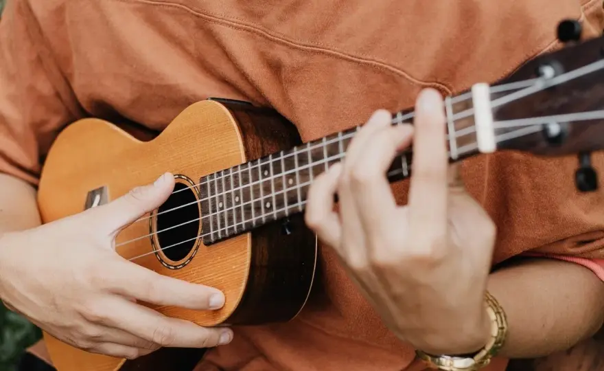 Czy nauka gry na ukulele jest trudna? Odkryj wyzwania i radości
