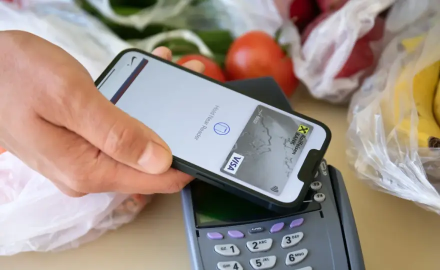 Jak płacić telefonem bez NFC? Sprawdzone metody i ich bezpieczeństwo