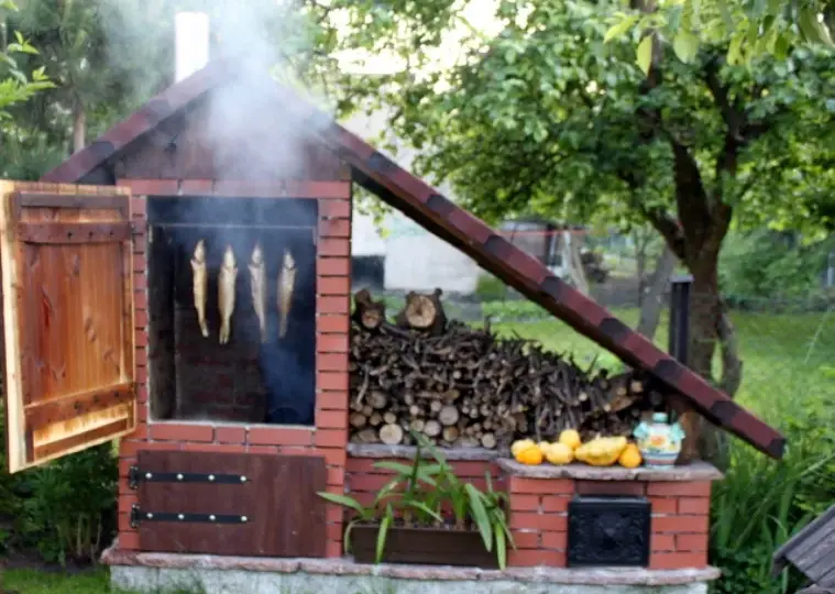 Jak wykonać wędzarnię ogrodową – krok po kroku do samodzielnej budowy