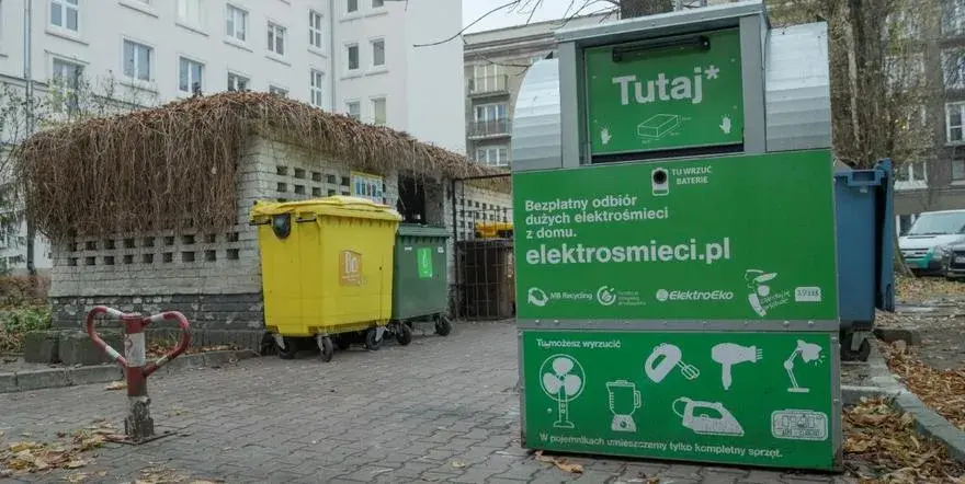Gdzie oddać elektrośmieci w Warszawie? Sprawdź punkty zbiórki i uniknij kar!