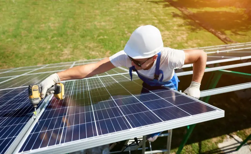 Jak zwiększyć moc falownika i uniknąć strat w energii słonecznej
