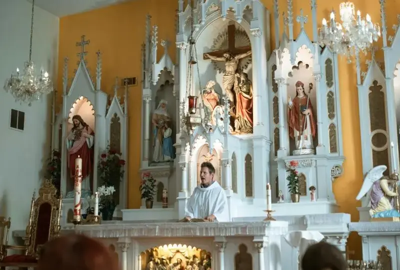 Kto może czytać Pismo Święte w kościele? Zaskakujące zasady i tradycje