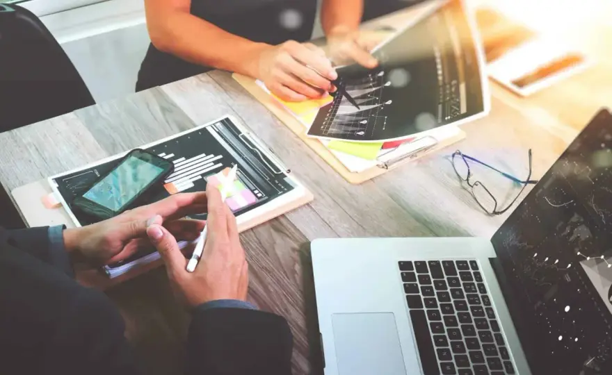 Jak FunkyMEDIA rewolucjonizuje marketing internetowy: Nowe strategie i narzędzia