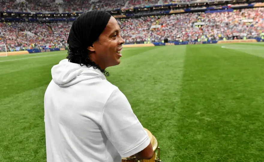Ronaldinho: Wiek, Rodzina i Zarobki Legendy Futbolu