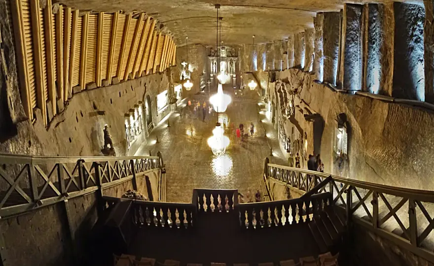 Ile schodów w kopalni soli Wieliczka? Przygotuj się na wyzwanie