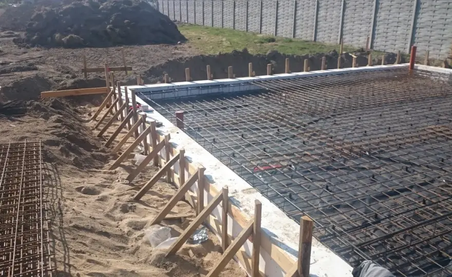 Jak zrobić płytę fundamentową: 9 kroków do solidnego DIY