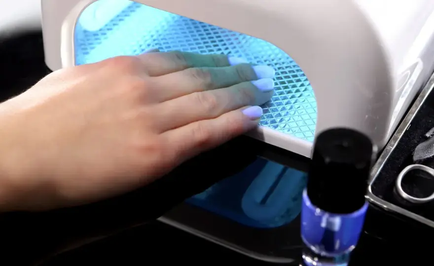 Jak wygląda manicure hybrydowy? Odkryj jego zalety i etapy wykonania
