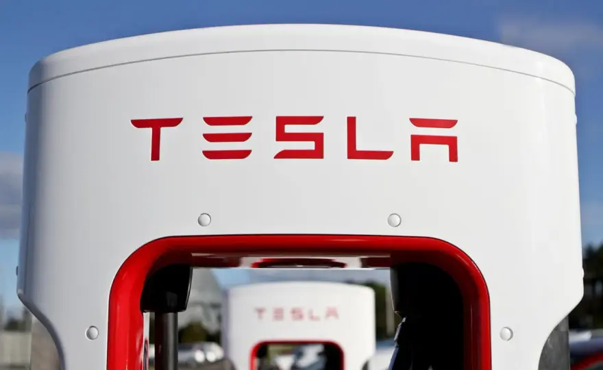 Ile kosztuje Tesla w Polsce? Ceny modeli i ukryte koszty, które musisz znać