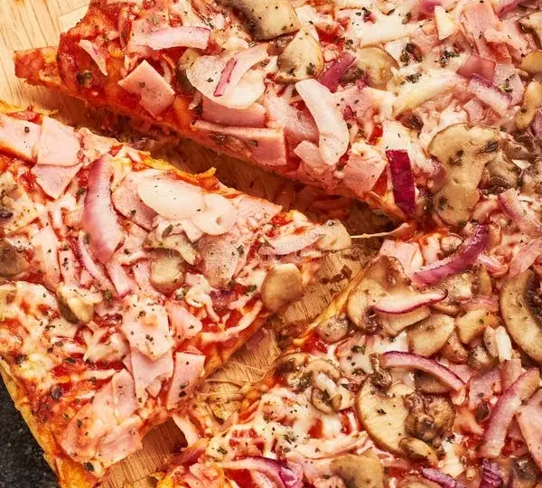 Jak długo piec pizzę mrożoną, aby uniknąć rozczarowania smakiem?