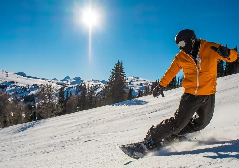 Ile zajmuje nauka jazdy na snowboardzie i co wpływa na czas nauki