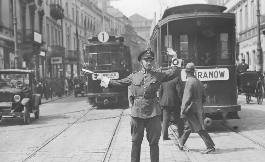 Nieznane fakty o powstaniu polskiej policji - kompletna historia instytucji