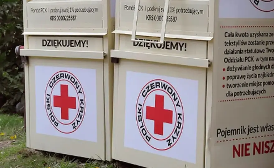 Jak przekazać ubrania do PCK? Gdzie oddać i co warto wiedzieć