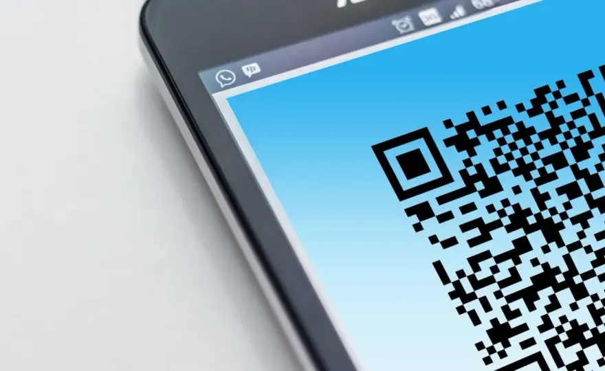 Jak zeskanować kod QR aparatem w smartfonie – proste kroki i rozwiązania problemów