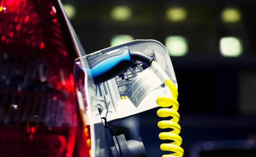 Ile kosztuje jazda samochodem elektrycznym? Zaskakujące oszczędności!