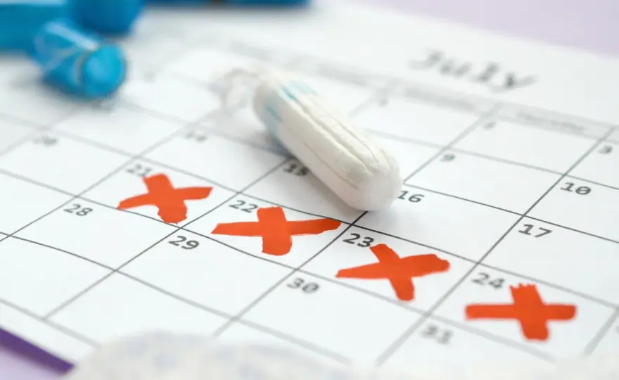Przyczyny opóźnionego okresu: Co może oznaczać brak menstruacji?