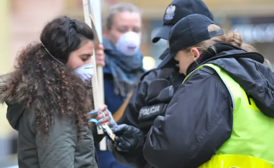 Kiedy policja może spisać twoje dane? Poznaj swoje prawa w tej sytuacji