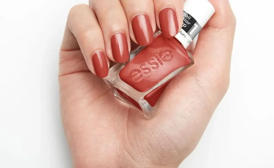Essie - popularne lakiery do paznokci: czy są warte uwagi?