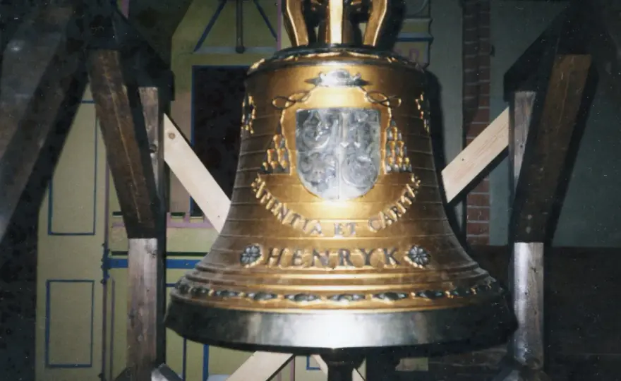Dlaczego biją dzwony w kościele o 21? Wyjaśnienie tradycji i symboliki