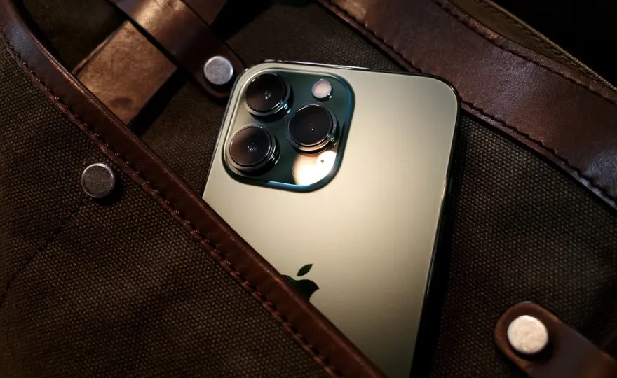 Używany iPhone 15 Pro Max: Jak oszczędzić na flagowcu?