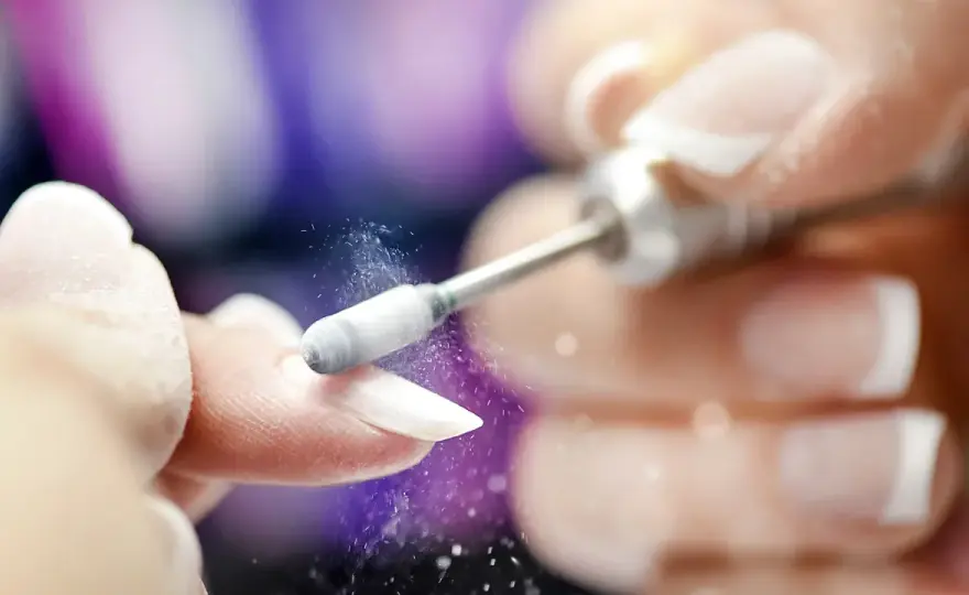 Jaką frezarkę do manicure i pedicure wybrać, aby uniknąć problemów?