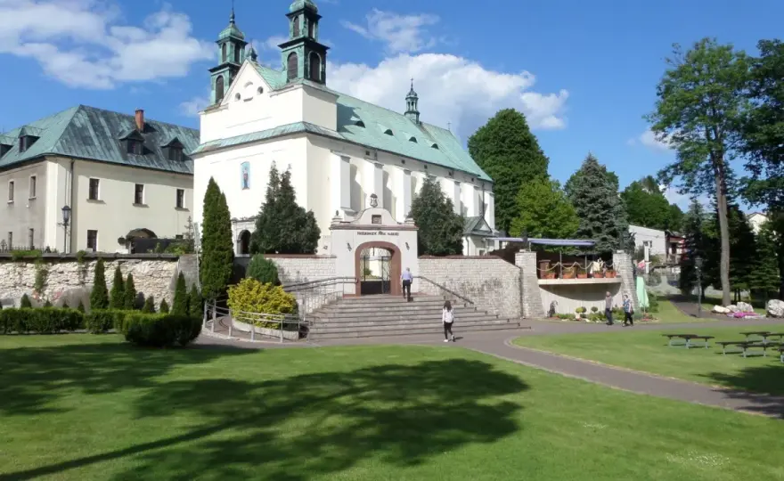 Sanktuarium Leśniów - historia niezwykłego miejsca kultu Matki Bożej