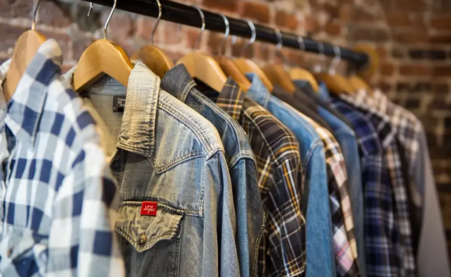 Levis koszula męska: Jak wybrać odpowiedni model? Poradnik zakupów