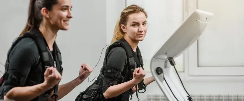 Trening EMS na czym polega? Odkryj tajniki skutecznej elektrostymulacji