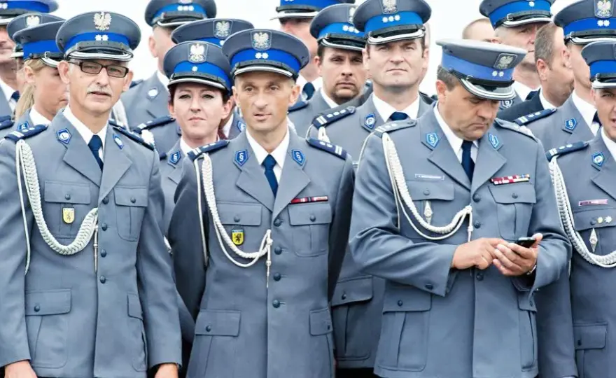 Ile zarabia oficer policji? Zaskakujące różnice w wynagrodzeniach