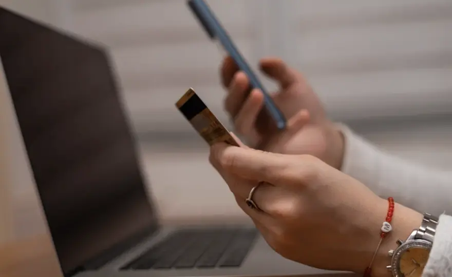 Metody płatności dla użytkowników serwisów online: Przelewy24, Blik i opcje kryptowalutowe