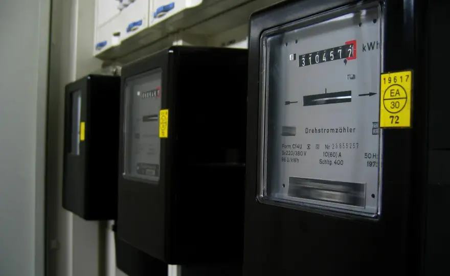 Ile to jest kilowatogodzina? Sprawdź definicję i przelicznik kWh na kWh/h i zł